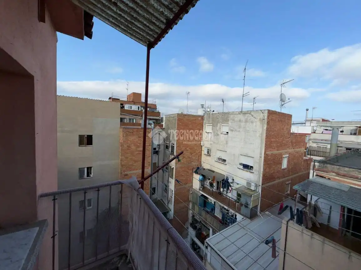 Vista exterior de Piso en venta en Barcelona con Terraza y Balcón
