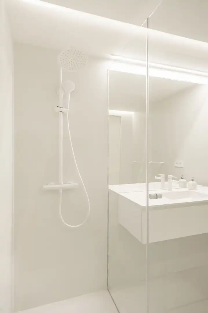 Bathroom of Apartments for rent in Valencia  with Air Conditioner, Heating and Furnished