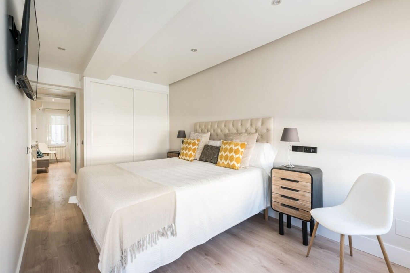 Bedroom of Flat for rent in Roses  with Air Conditioner, Furnished and TV