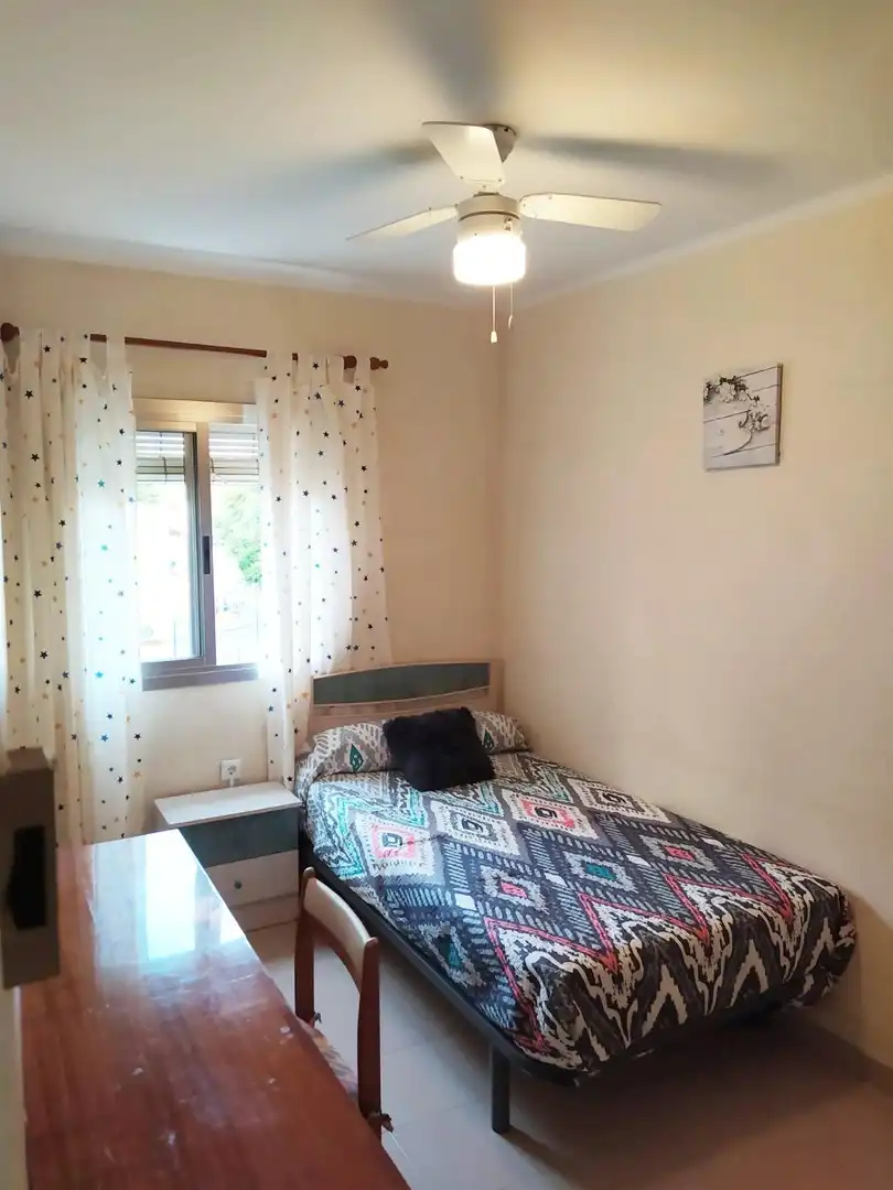 Habitación de Piso de alquiler en Almería con Amueblado y Balcón