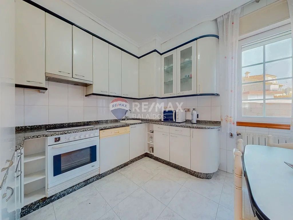 Kitchen of Single-family semi-detached for sale in Vigo   with Heating, Parquet flooring and Terrace