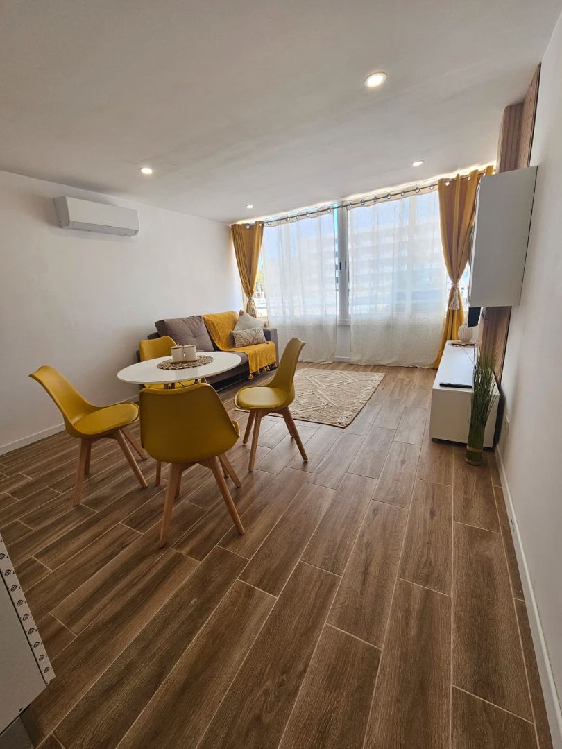 Sala d'estar de Estudi en venda en San Miguel de Abona amb Moblat, Forn i Piscina comunitària