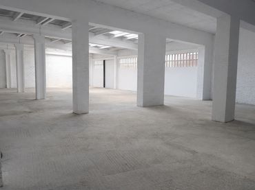 Locale commerciale in affitto a Berga