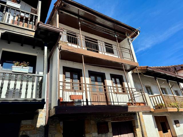 Casa adosada en Venta en Calle TRASMIERA en Escalante