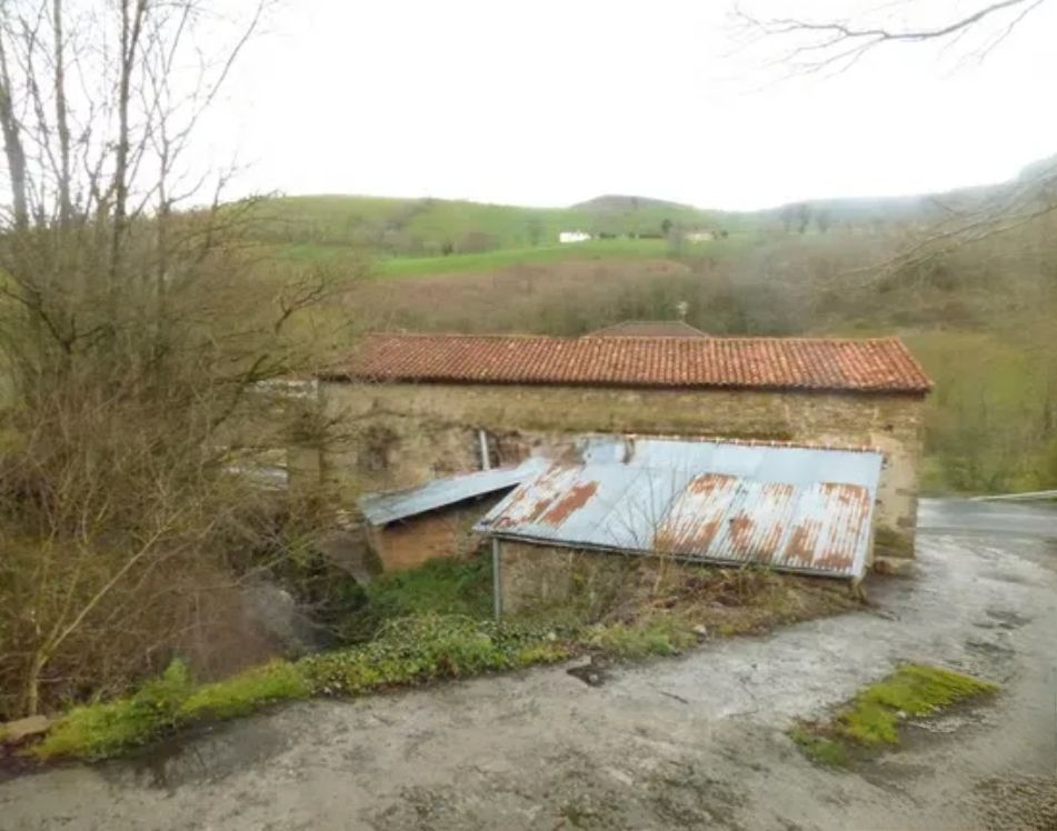 Vista exterior de Casa o xalet en venda en Soba amb Moblat i Balcó