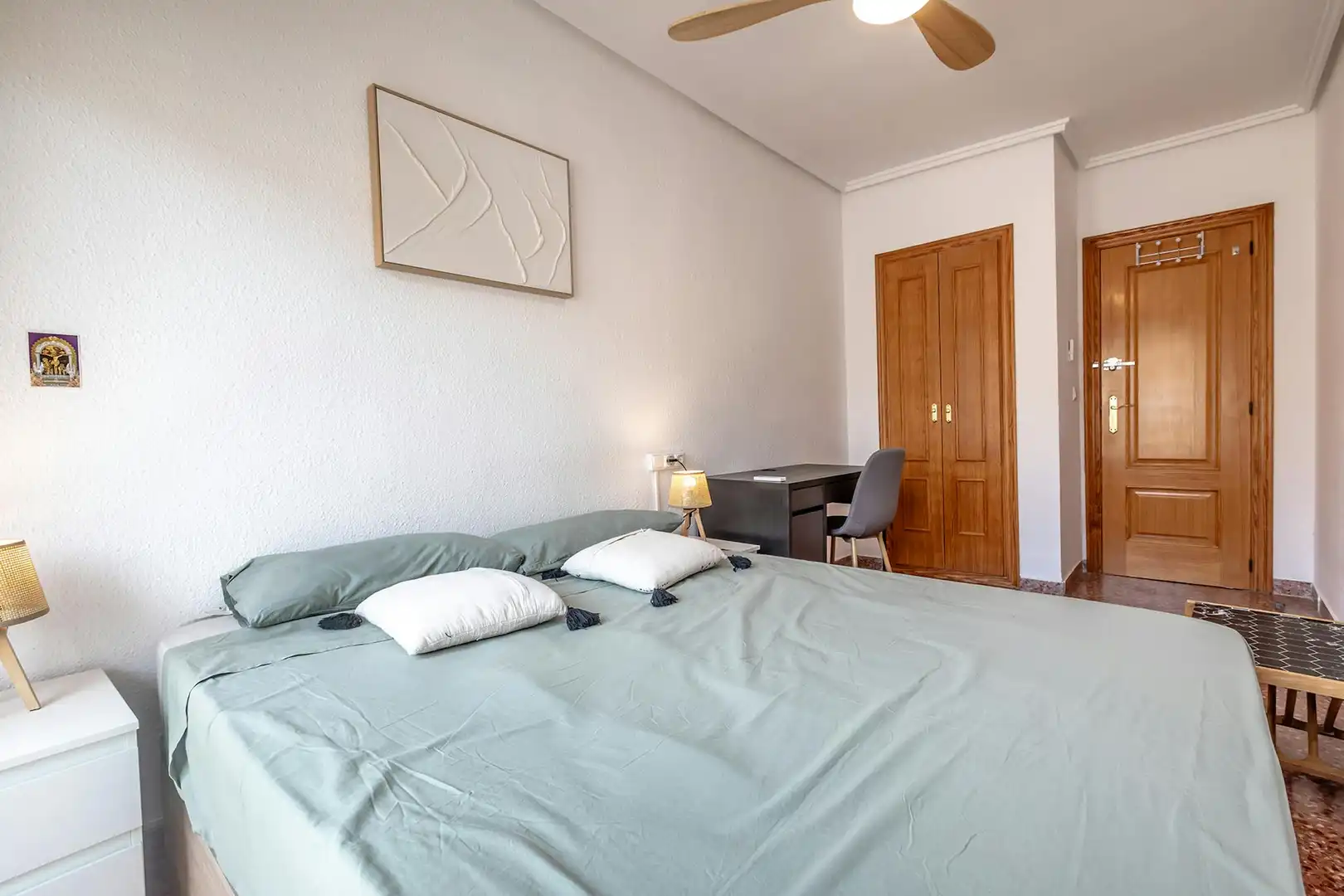 Bedroom of Flat for share in Valencia  with Air Conditioner, Heating and Furnished