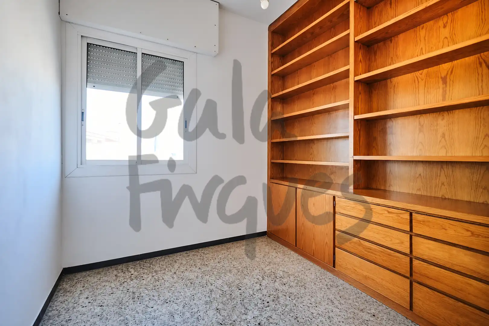 Flat for sale in Barcelona  with Air Conditioner and Balcony