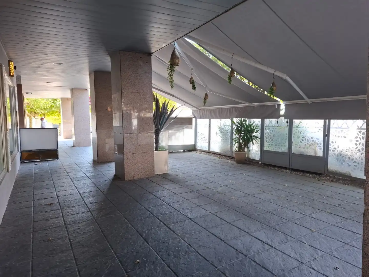 Local en traspaso en Vigo  con Aire acondicionado, Terraza y Amueblado