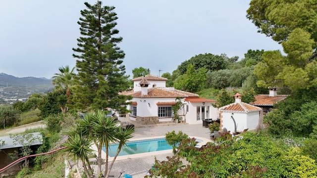 Casa-chalet en Venta en Coín