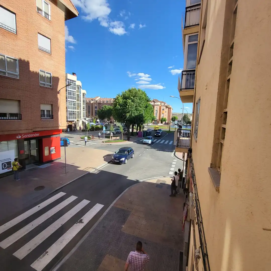 Vista exterior de Piso de alquiler en Ávila con Calefacción, Terraza y Amueblado