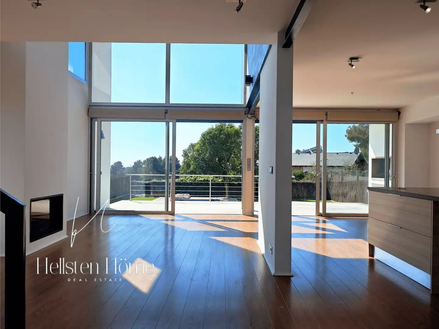 Vista exterior de Casa o xalet en venda en Corbera de Llobregat amb Jardí privat, Terrassa i Traster