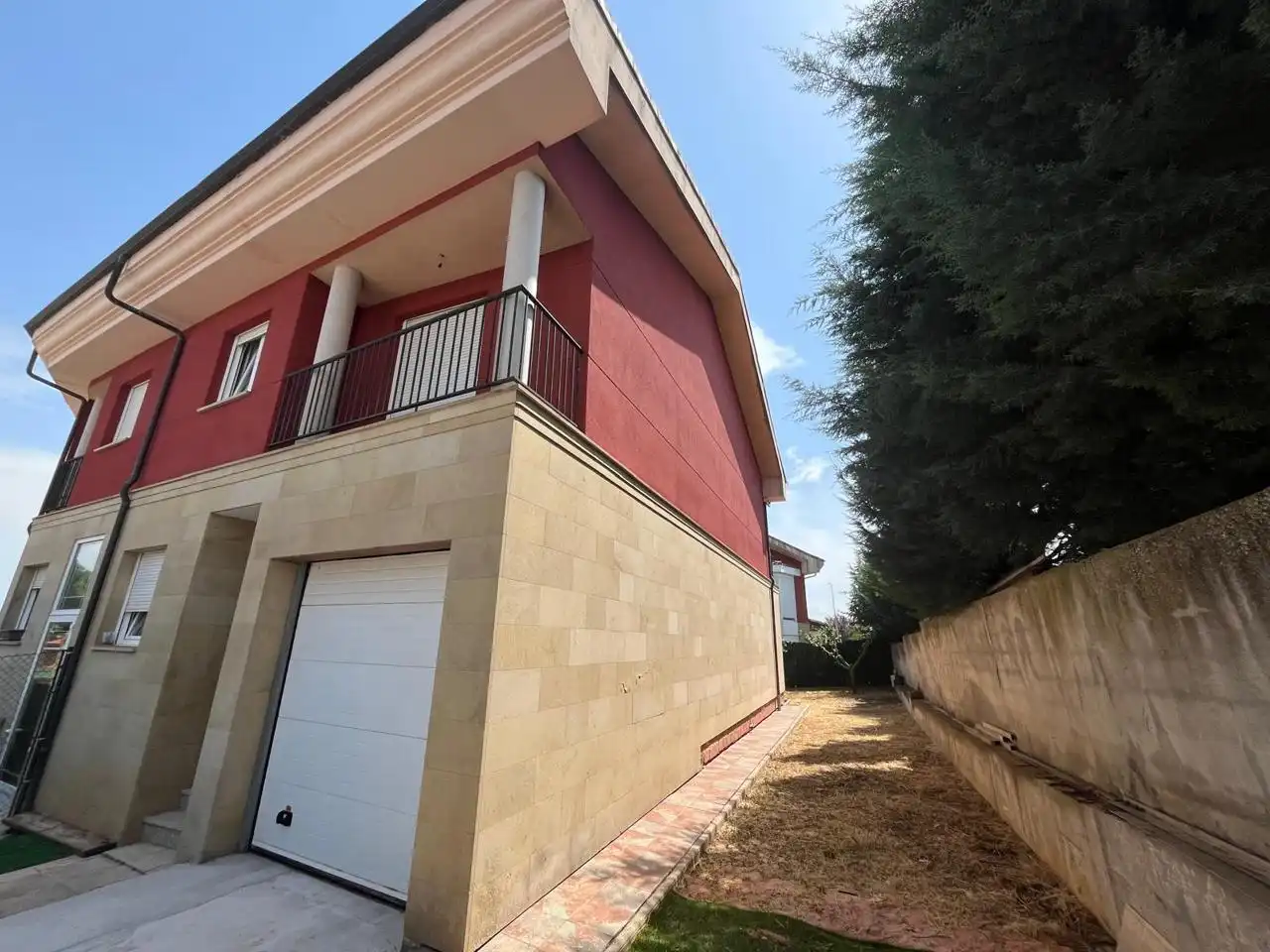Vista exterior de Casa o chalet en venta en Cardeñajimeno con Calefacción, Jardín privado y Terraza