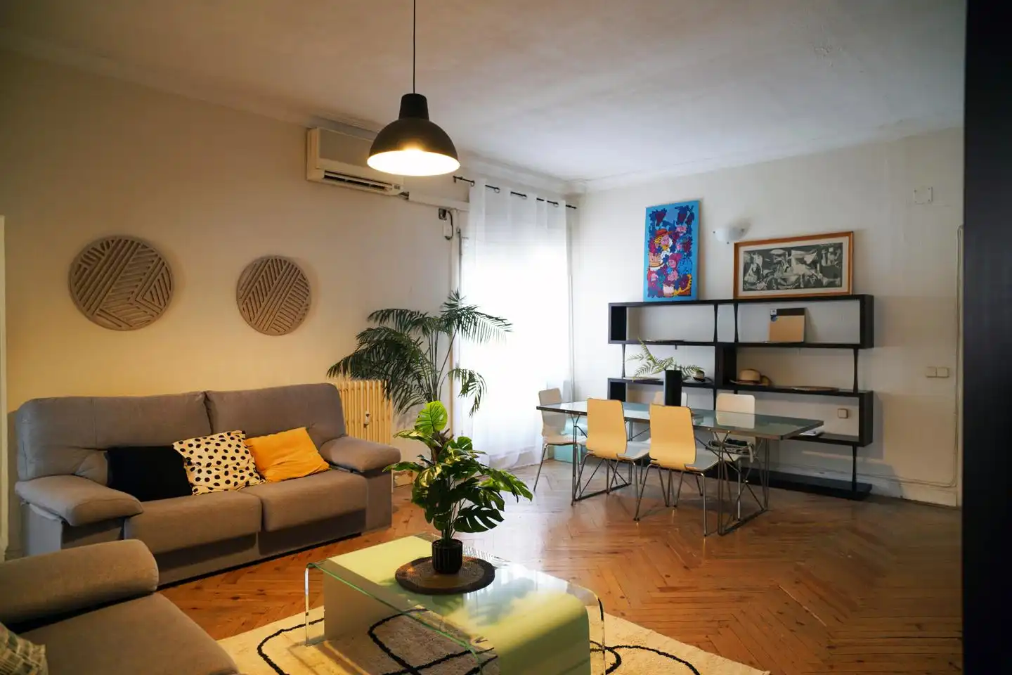 Sala de estar de Apartamento de alquiler en Madrid con Aire acondicionado, Calefacción y Parquet