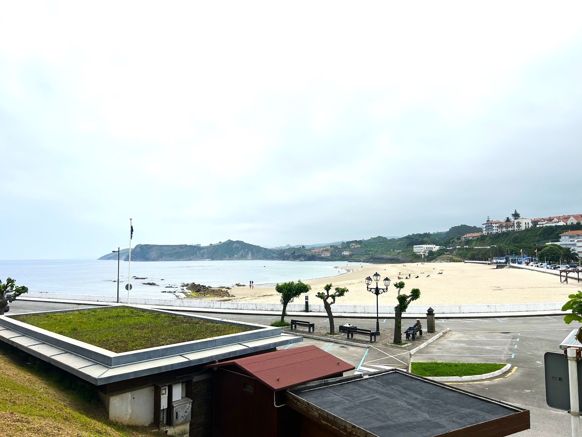 Vista exterior de Local en venda en Comillas (Cantabria) amb Terrassa i Moblat