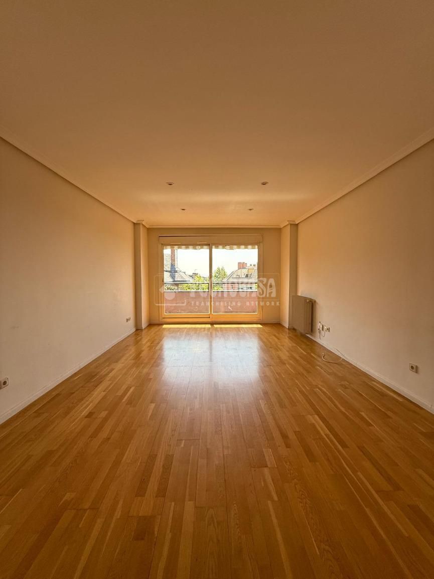 Bedroom of Flat for sale in  Madrid Capital  with Heating, Terrace and Storage room