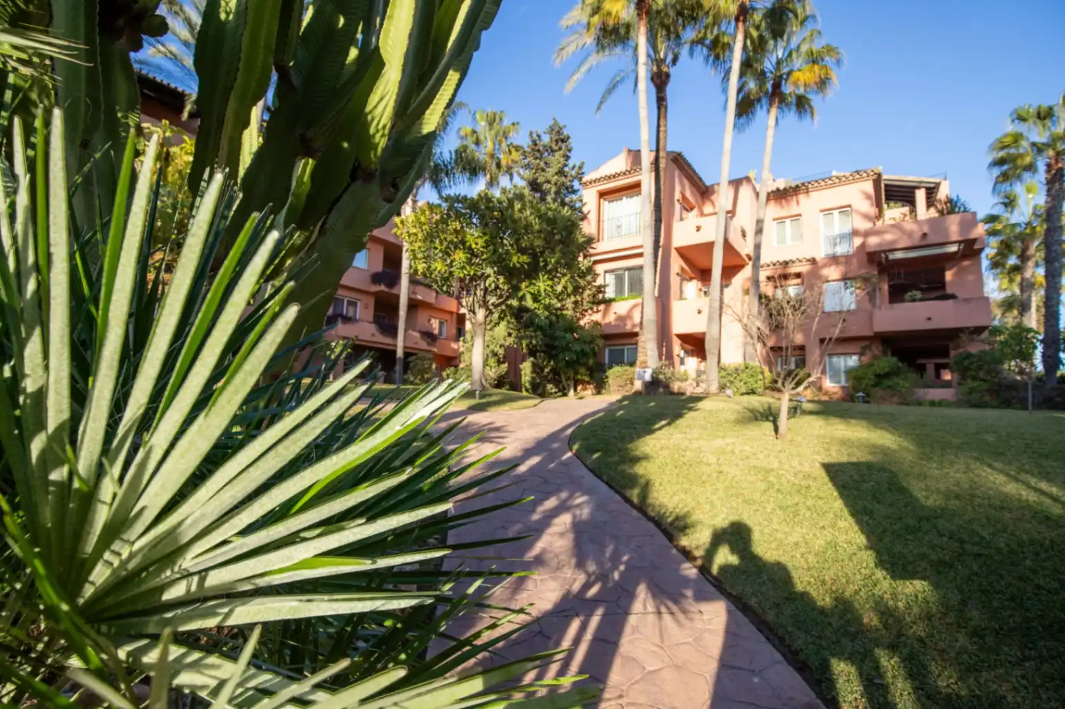 Außenansicht von Wohnungen zur Miete in Marbella mit Klimaanlage, Heizung und Terrasse