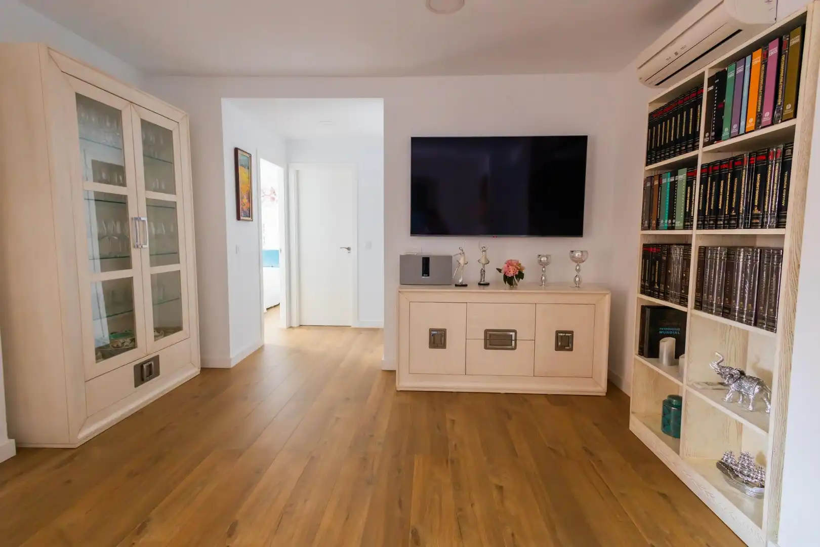 Sala d'estar de Pis en venda en Sanlúcar de Barrameda amb Aire condicionat, Calefacció i Jardí privat