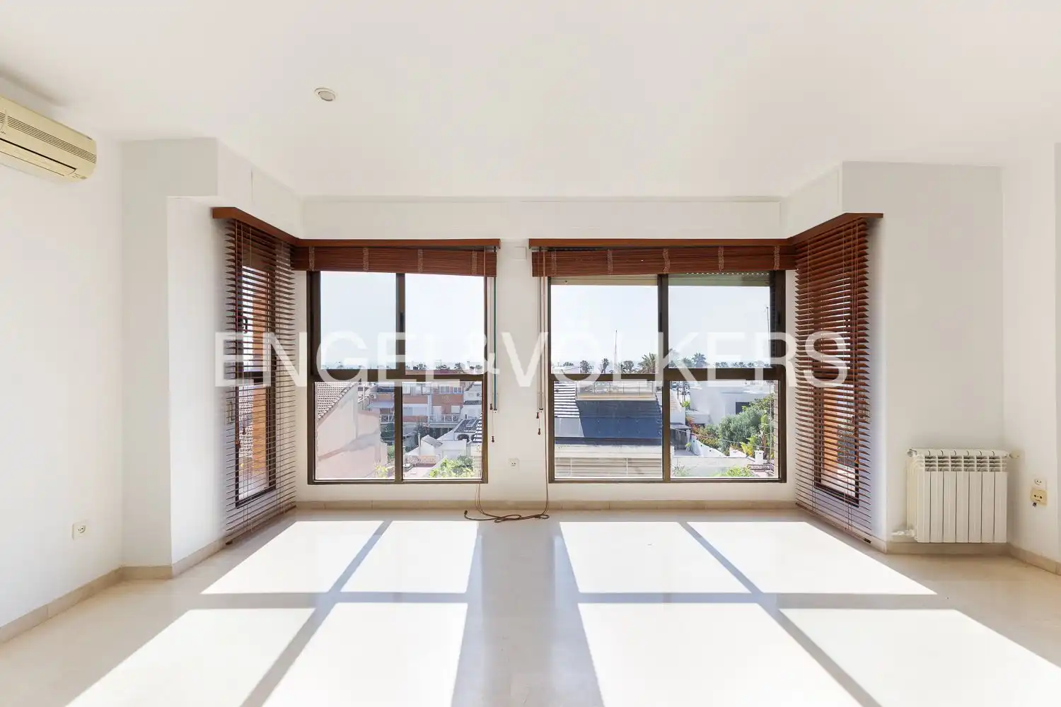 Sala de estar de Piso de alquiler en Valencia con Aire acondicionado, Calefacción y Trastero