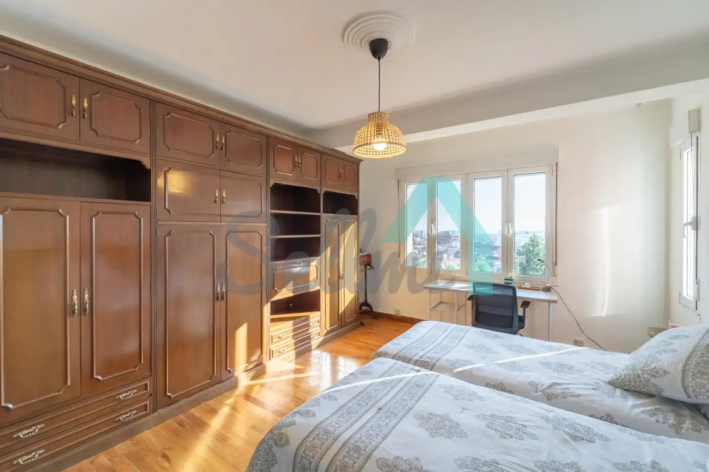 Schlafzimmer von Wohnung zur untervermieten in Oviedo  mit Heizung, Parkett und Möbliert