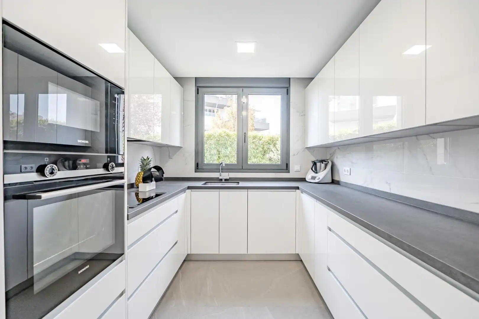 Kitchen of Ground floor for rent in Madrid  with Air Conditioner, Heating and Terrace