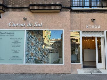 Locale commerciale in affitto a Calle de Rosario Acuña 8