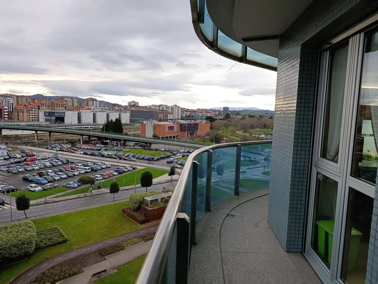 Vista exterior de Pis en venda en Gijón  amb Terrassa, Traster i Moblat