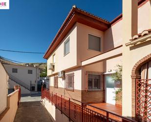 Vista exterior de Casa adosada en venda en  Granada Capital amb Terrassa i Balcó