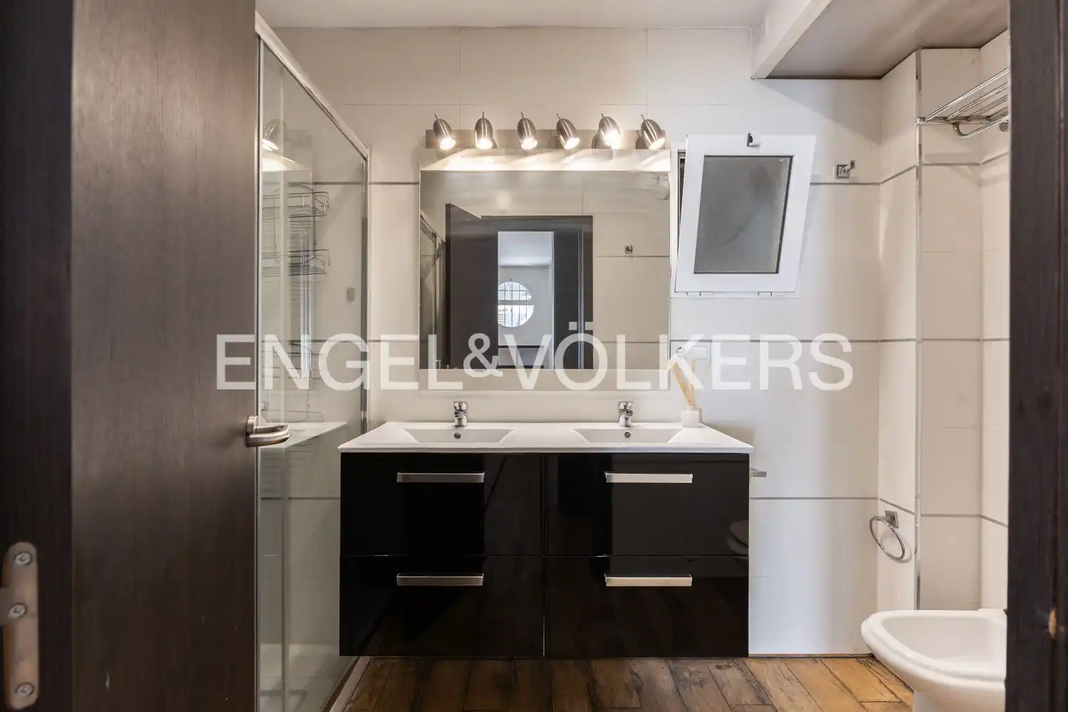 Bathroom of Flat for rent in Valencia  with Air Conditioner, Heating and Terrace