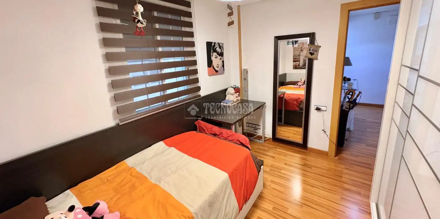 Bedroom of Flat for sale in Valencia  with Air Conditioner and Balcony