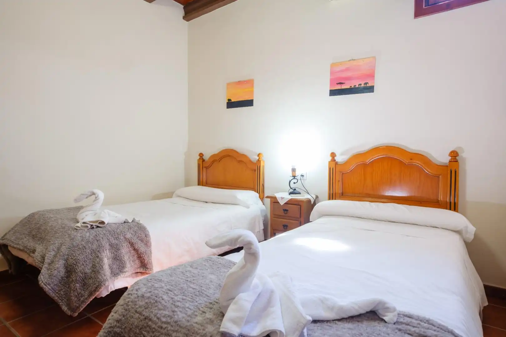 Dormitori de Casa adosada en venda en Teba amb Aire condicionat, Jardí privat i Piscina