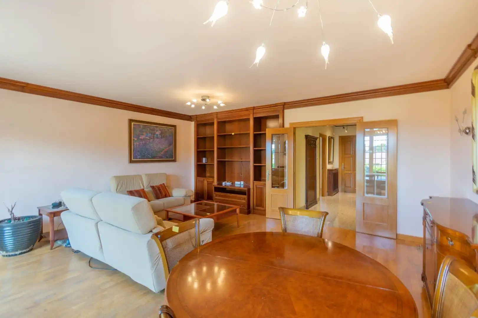 Sala d'estar de Casa adosada en venda en Valle de Egüés / Eguesibar amb Calefacció, Jardí privat i Terrassa