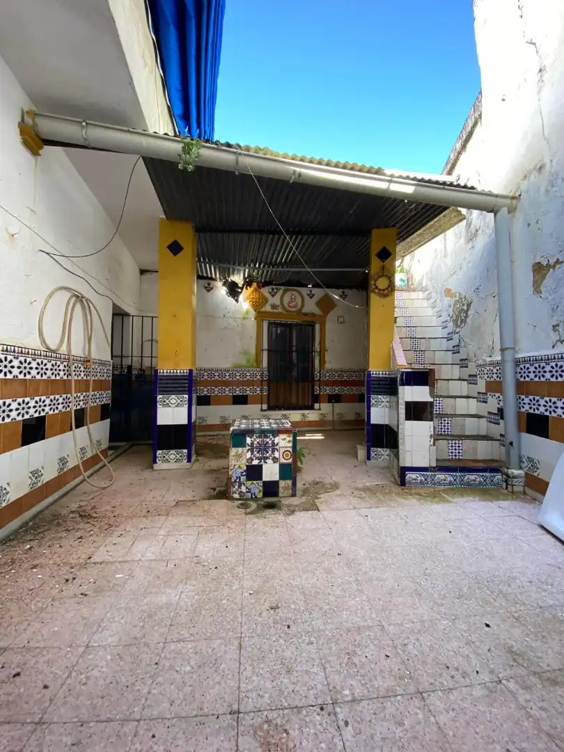 Casa adosada en venda en Carmona amb Terrassa