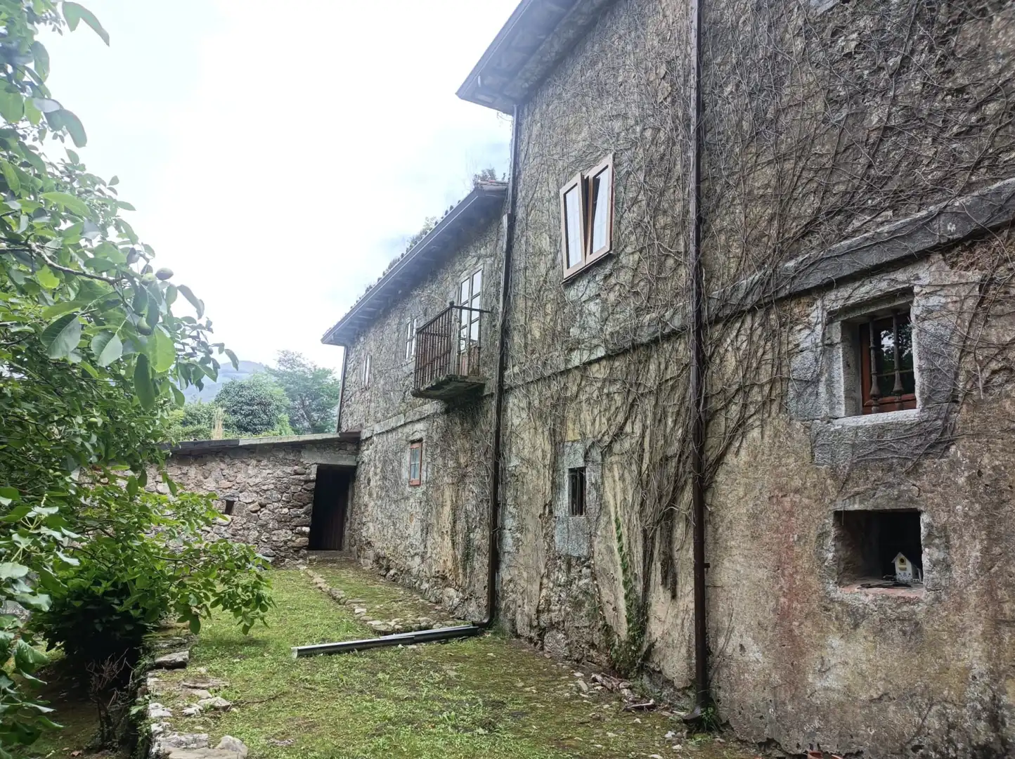 Vista exterior de Casa o chalet en venta en Ruesga con Jardín privado, Terraza y Balcón