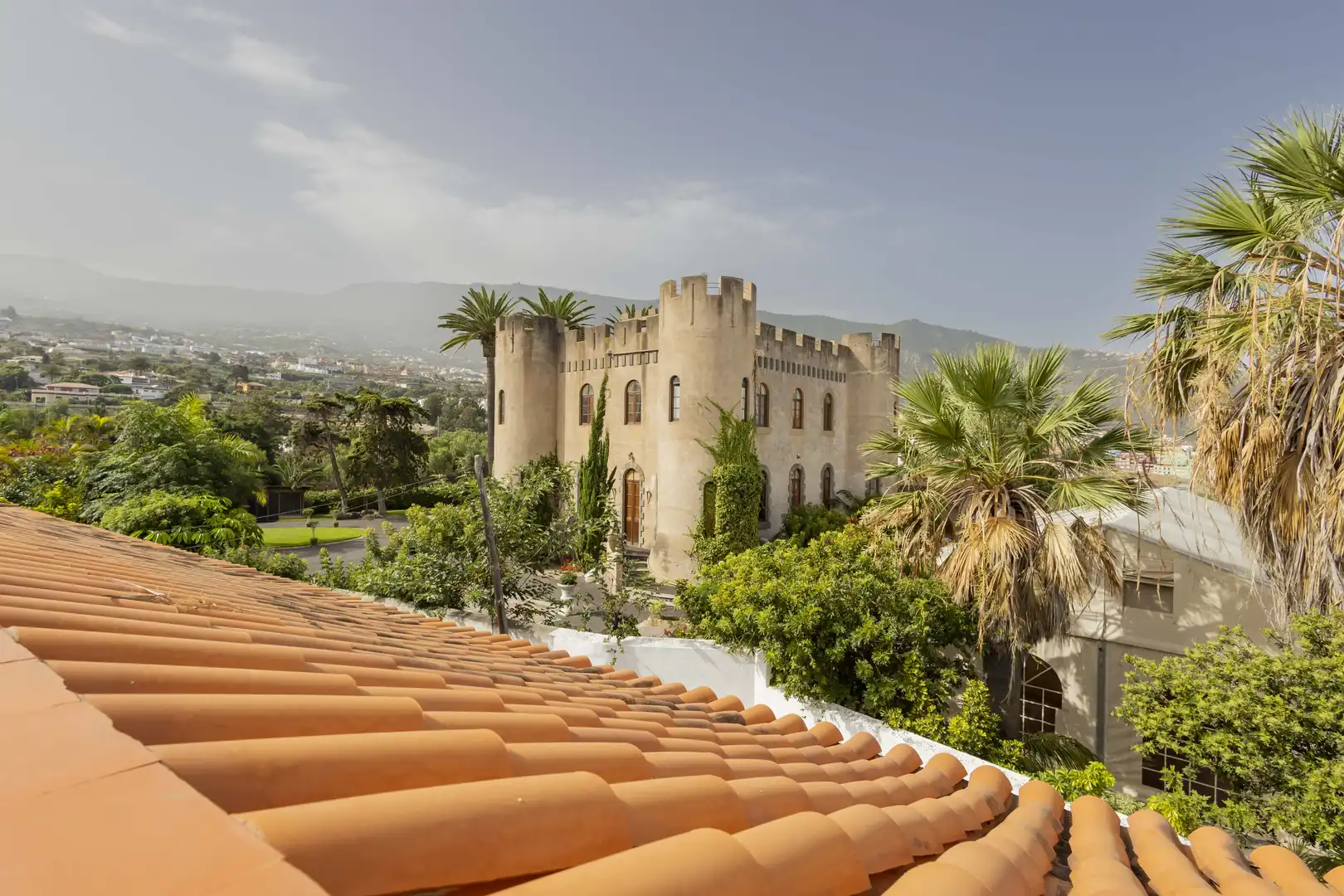 Außenansicht von Einfamilien-Reihenhaus zum Verkauf in Los Realejos mit Privatgarten, Terrasse und Abstellraum
