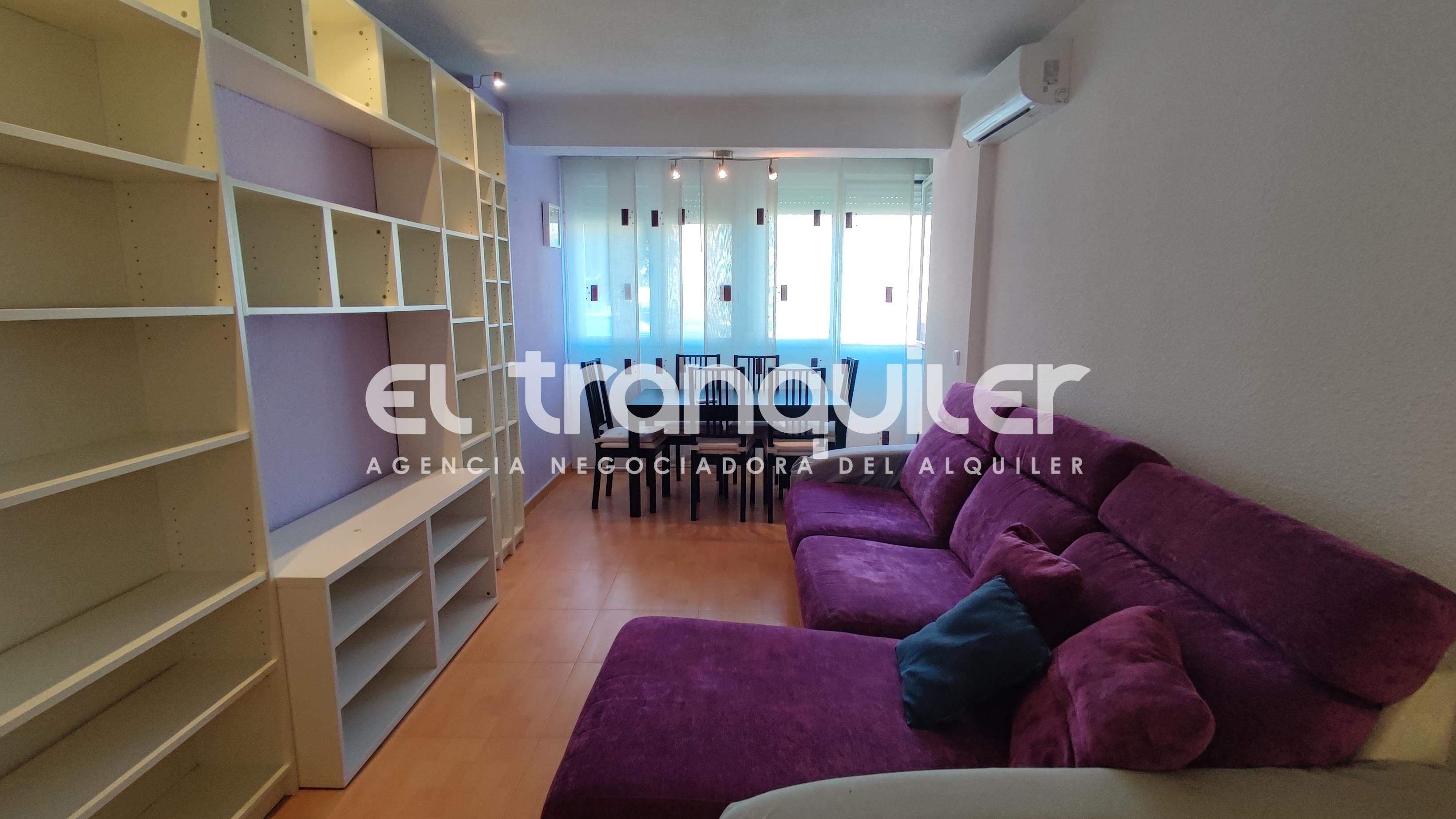 Living room of Flat to rent in  Madrid Capital  with Air Conditioner, Furnished and Washing machine