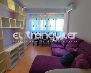 Living room of Flat to rent in  Madrid Capital  with Air Conditioner, Furnished and Washing machine