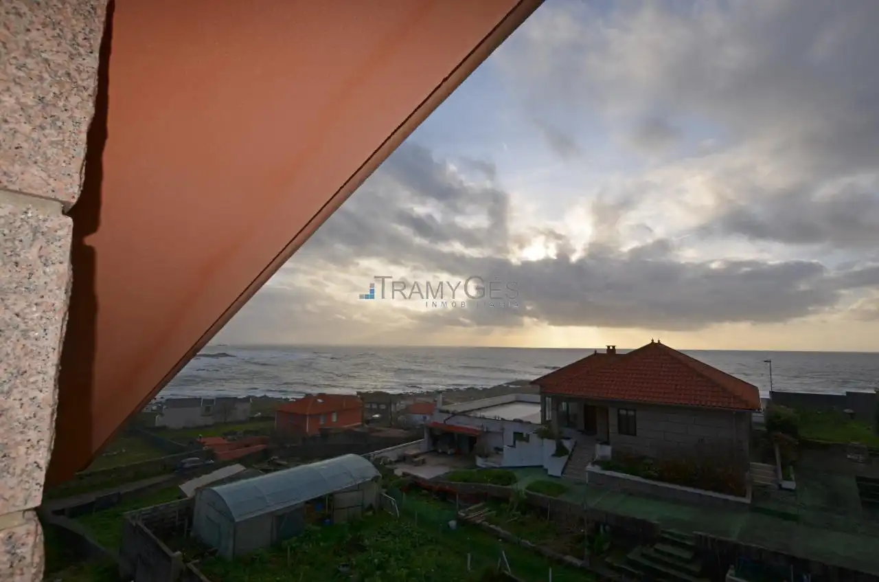 Vista exterior de Casa o chalet en venta en Oia con Calefacción, Jardín privado y Terraza