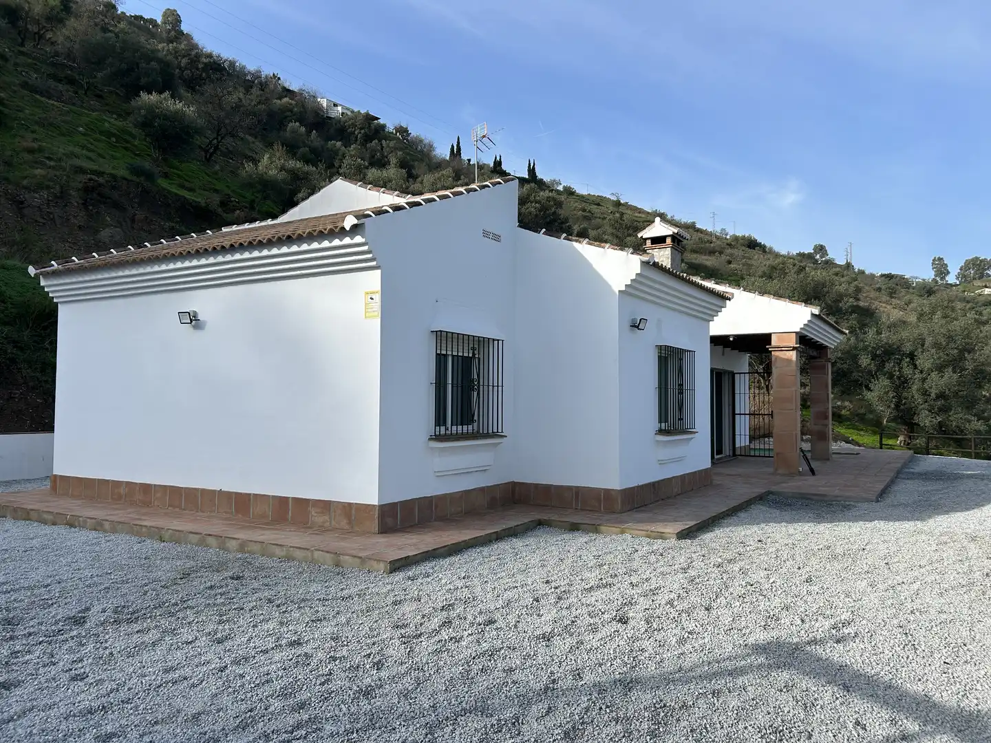 Vista exterior de Finca rústica en venta en Viñuela con Terraza, Piscina y Alarma