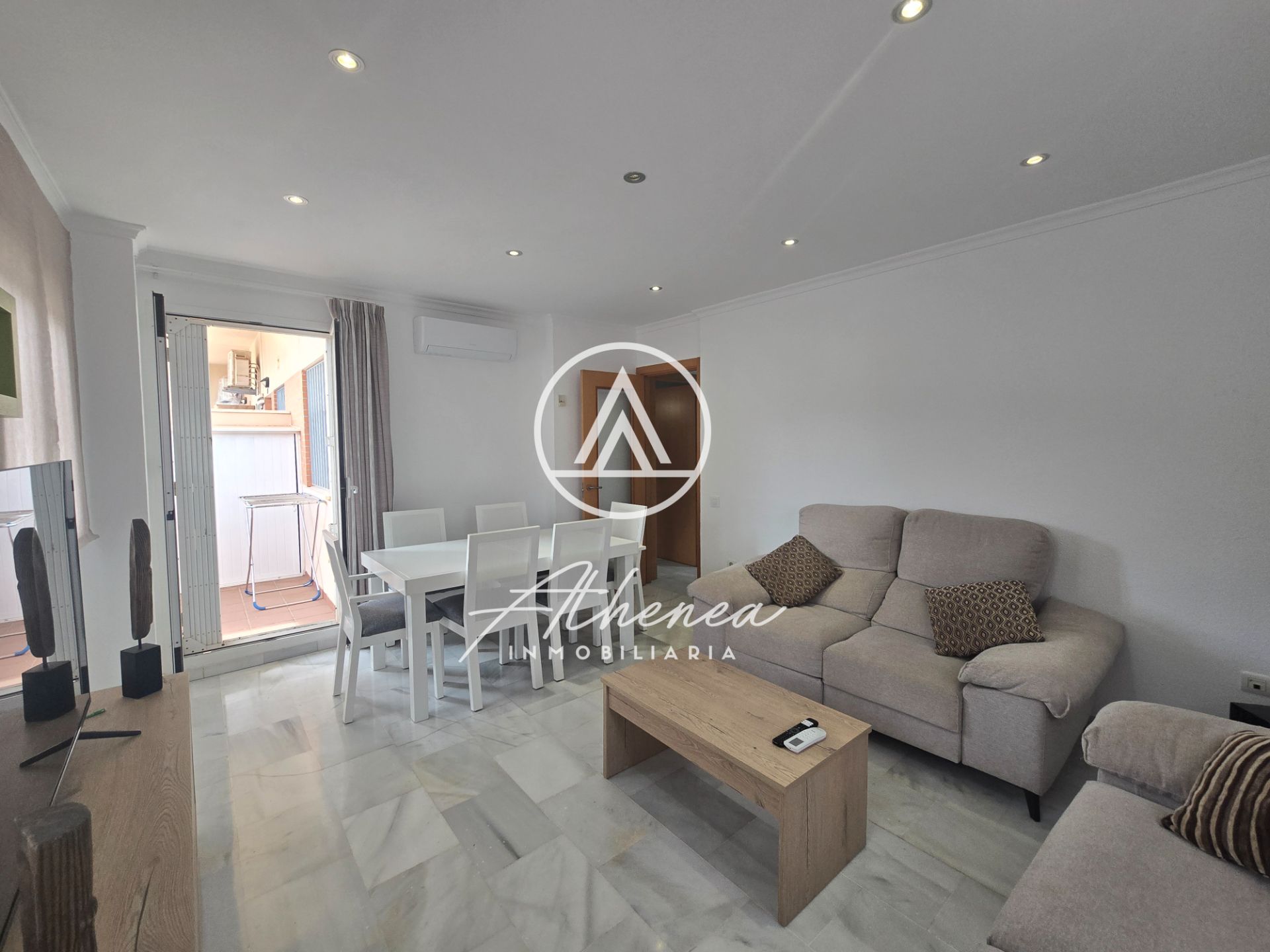 Sala d'estar de Pis de lloguer en Roquetas de Mar amb Aire condicionat, Calefacció i Moblat