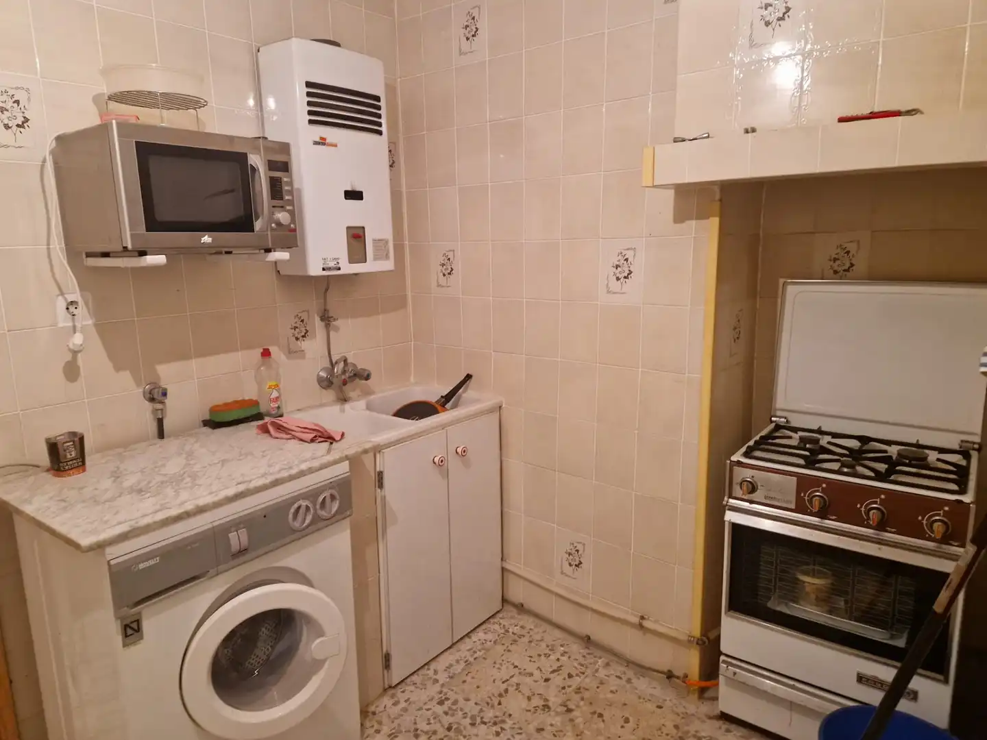 Cuina de Casa adosada en venda en Cuenca amb Moblat