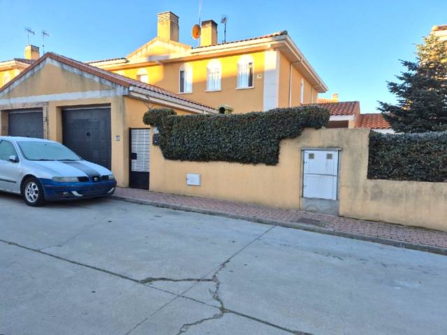 Casa adosada en Venta en Calle Santander en Torrejón del Rey