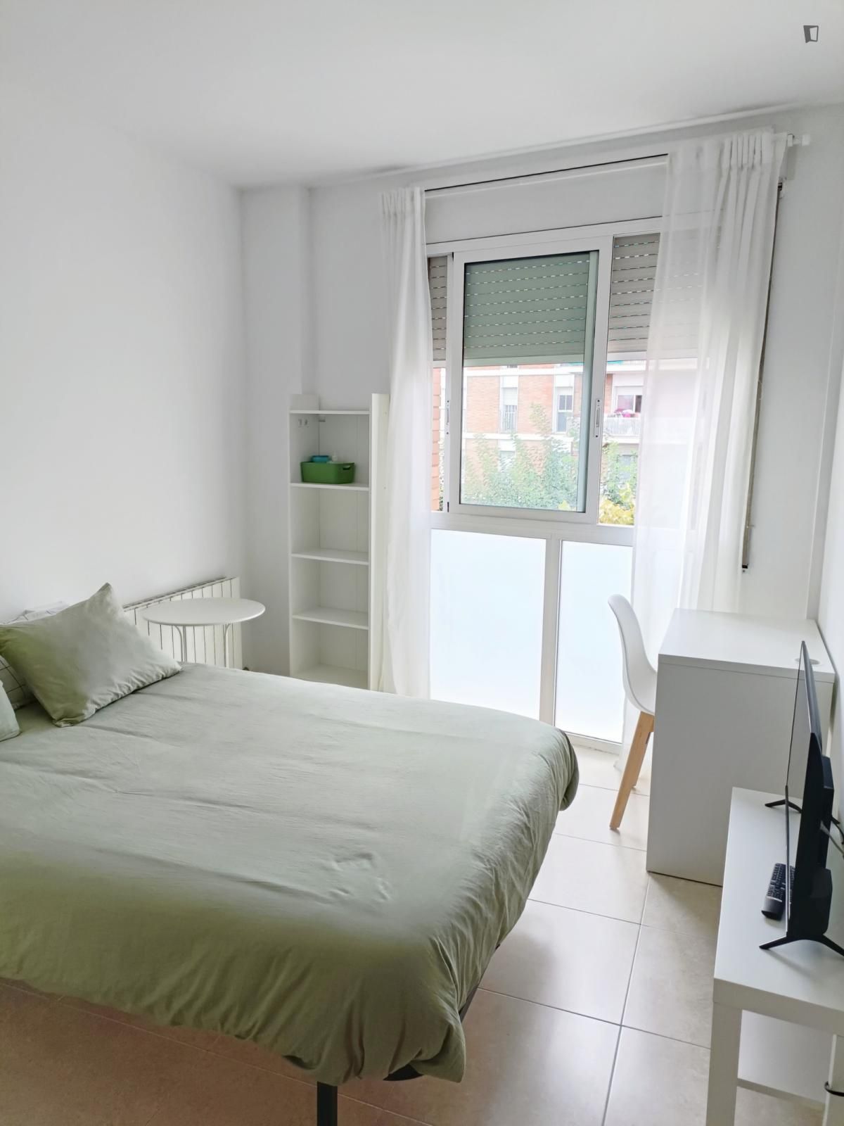 Apartment to share in La Salut