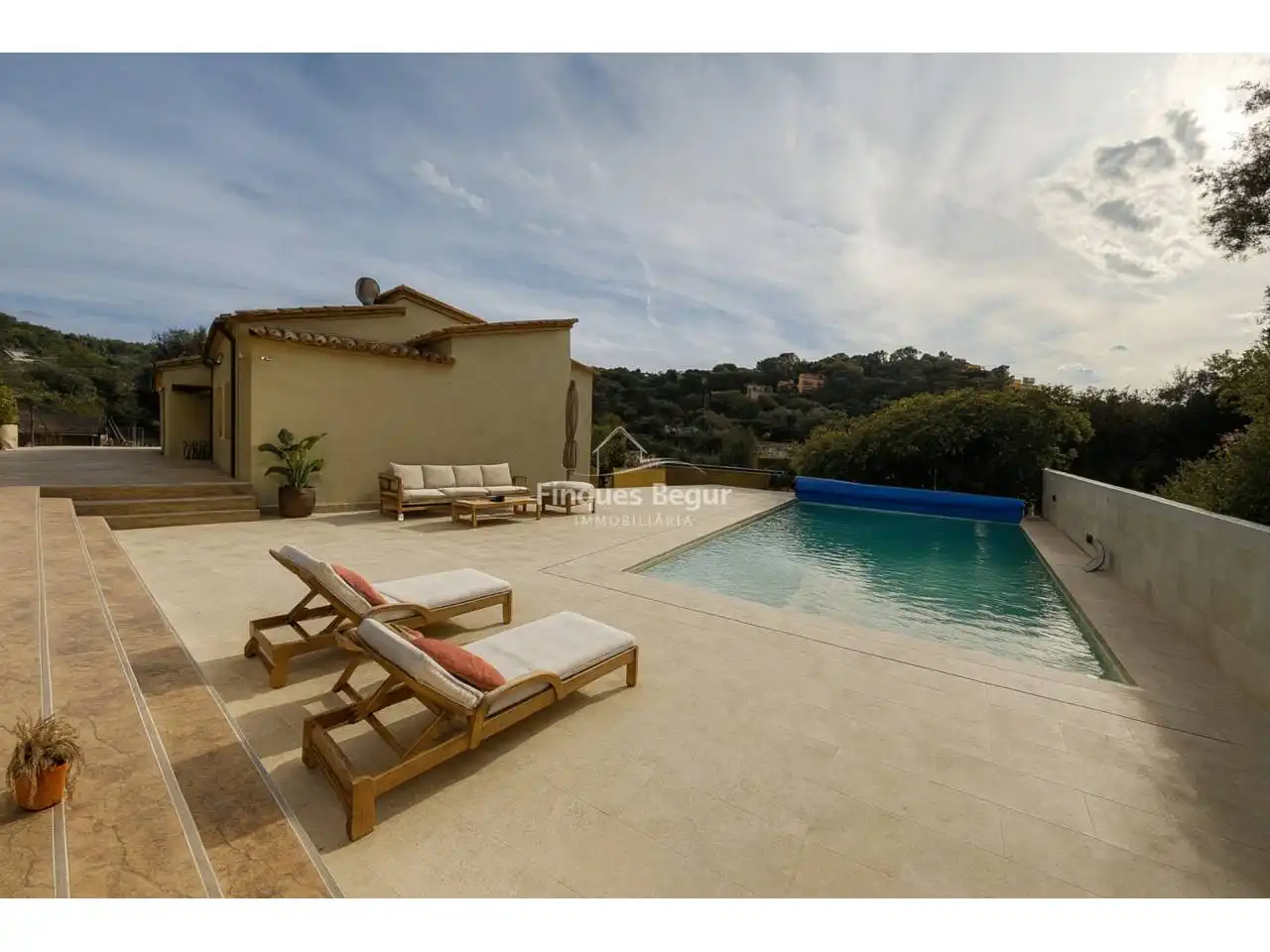 Detached house with pool for sale in Calle Ramon Llull