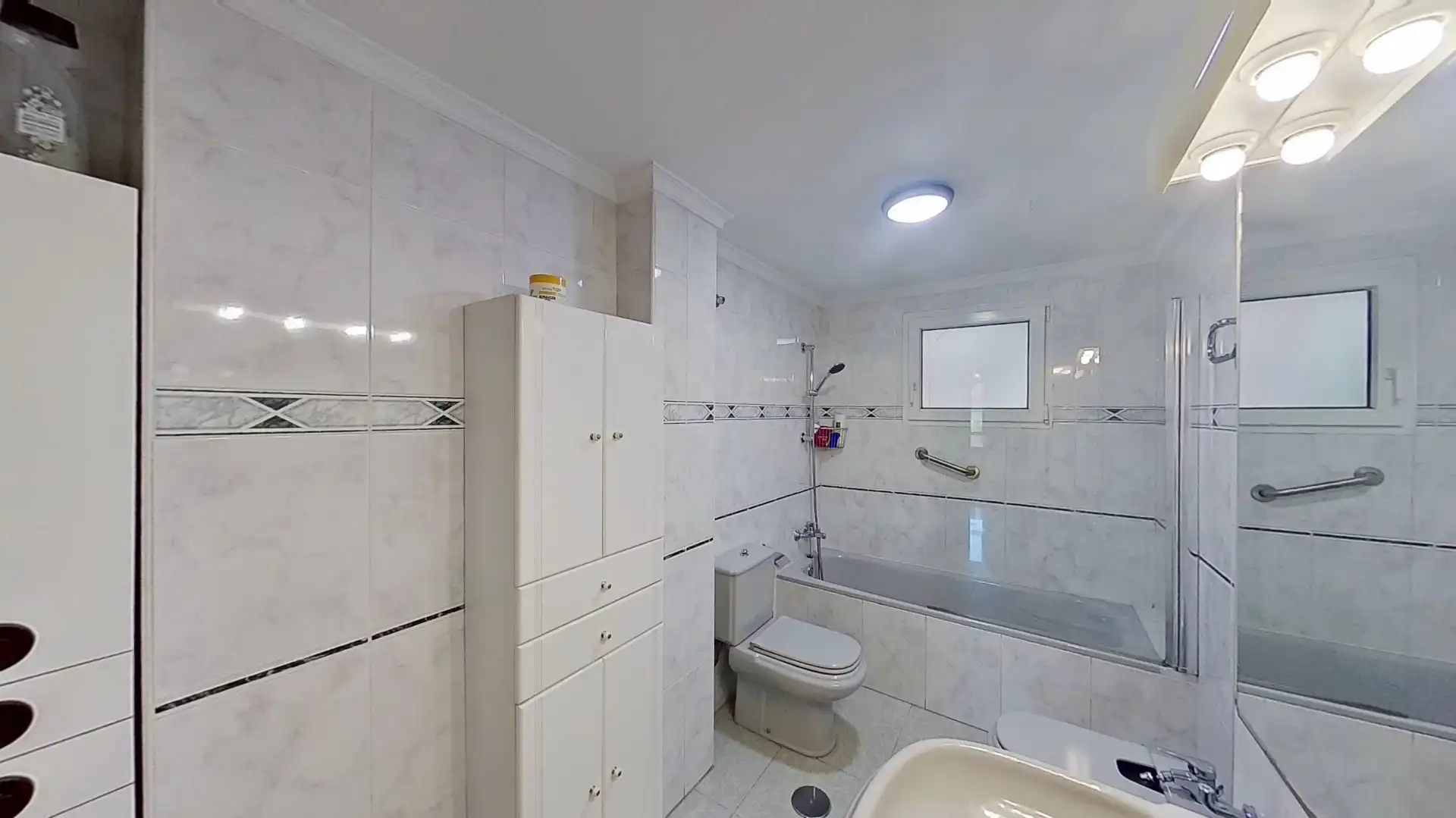 Baño de Piso en venta en Málaga con Aire acondicionado, Trastero y Amueblado