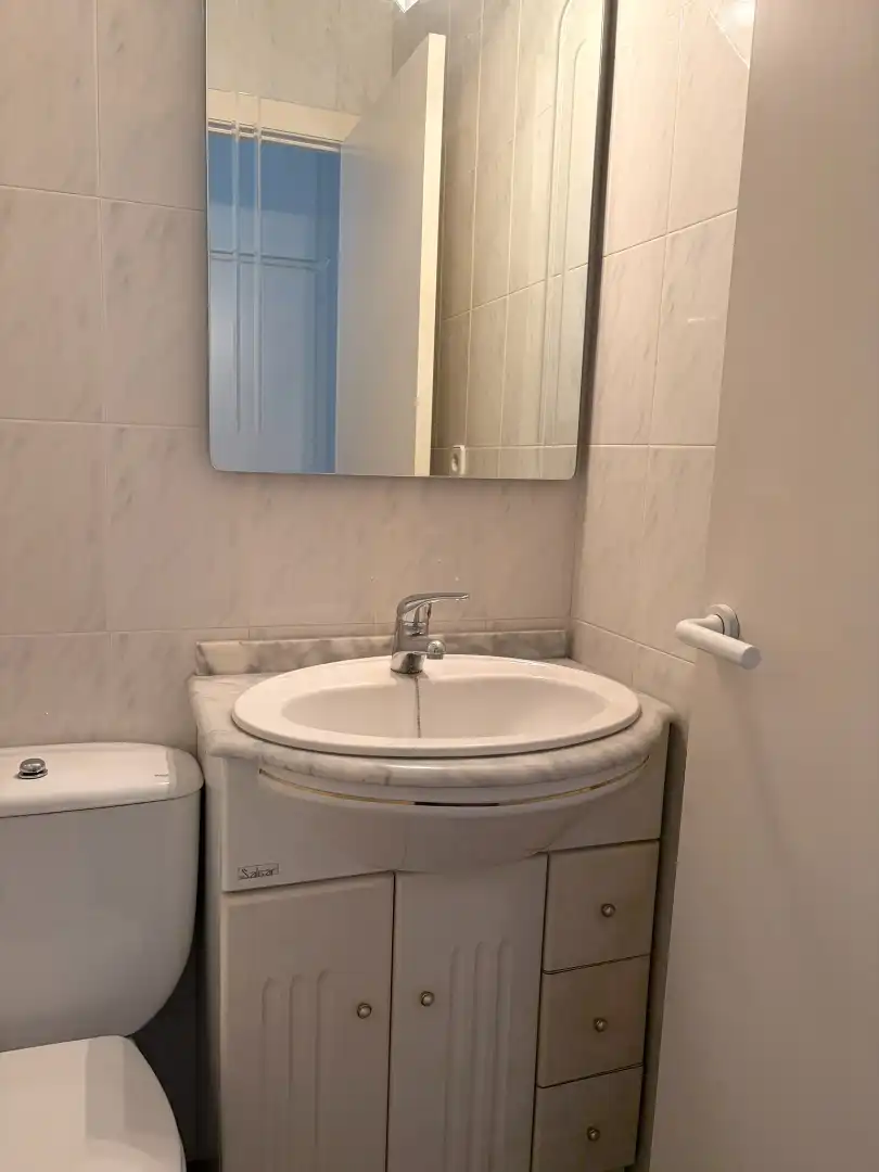 Bathroom of Flat for rent in Les Borges Blanques  with Air Conditioner, Heating and Parquet flooring
