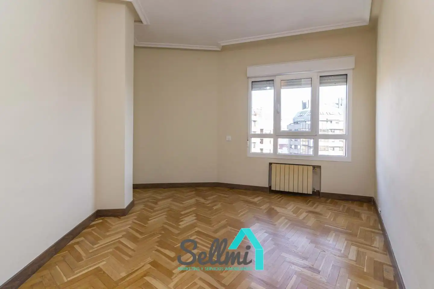 Dormitori de Dúplex en venda en Oviedo  amb Calefacció i Parquet