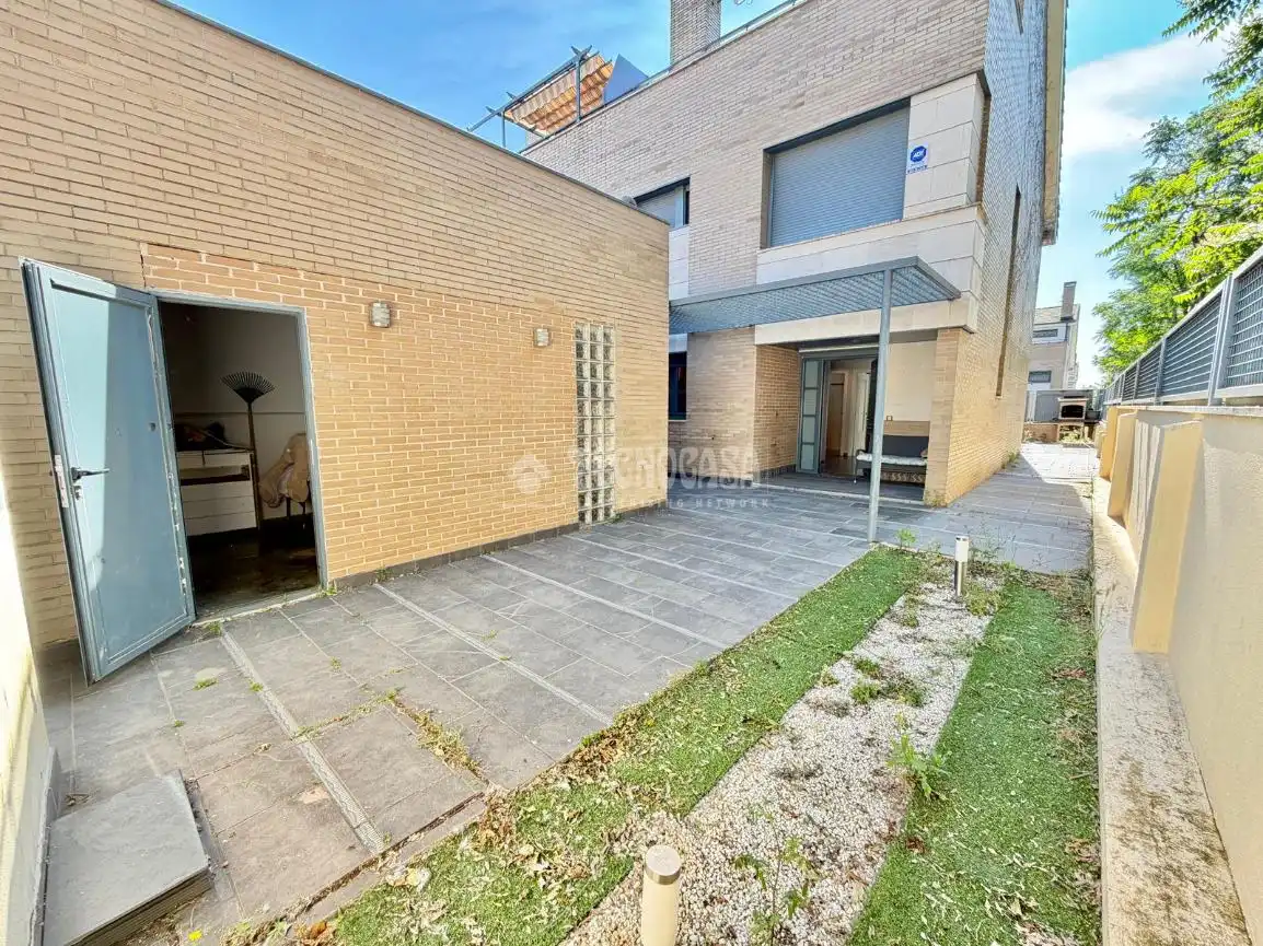 Vista exterior de Casa adosada en venta en Valdemoro con Aire acondicionado, Jardín privado y Terraza
