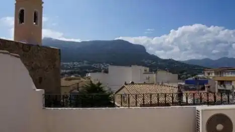 Vista exterior de Casa adosada en venda en Calpe / Calp amb Aire condicionat, Jardí privat i Terrassa