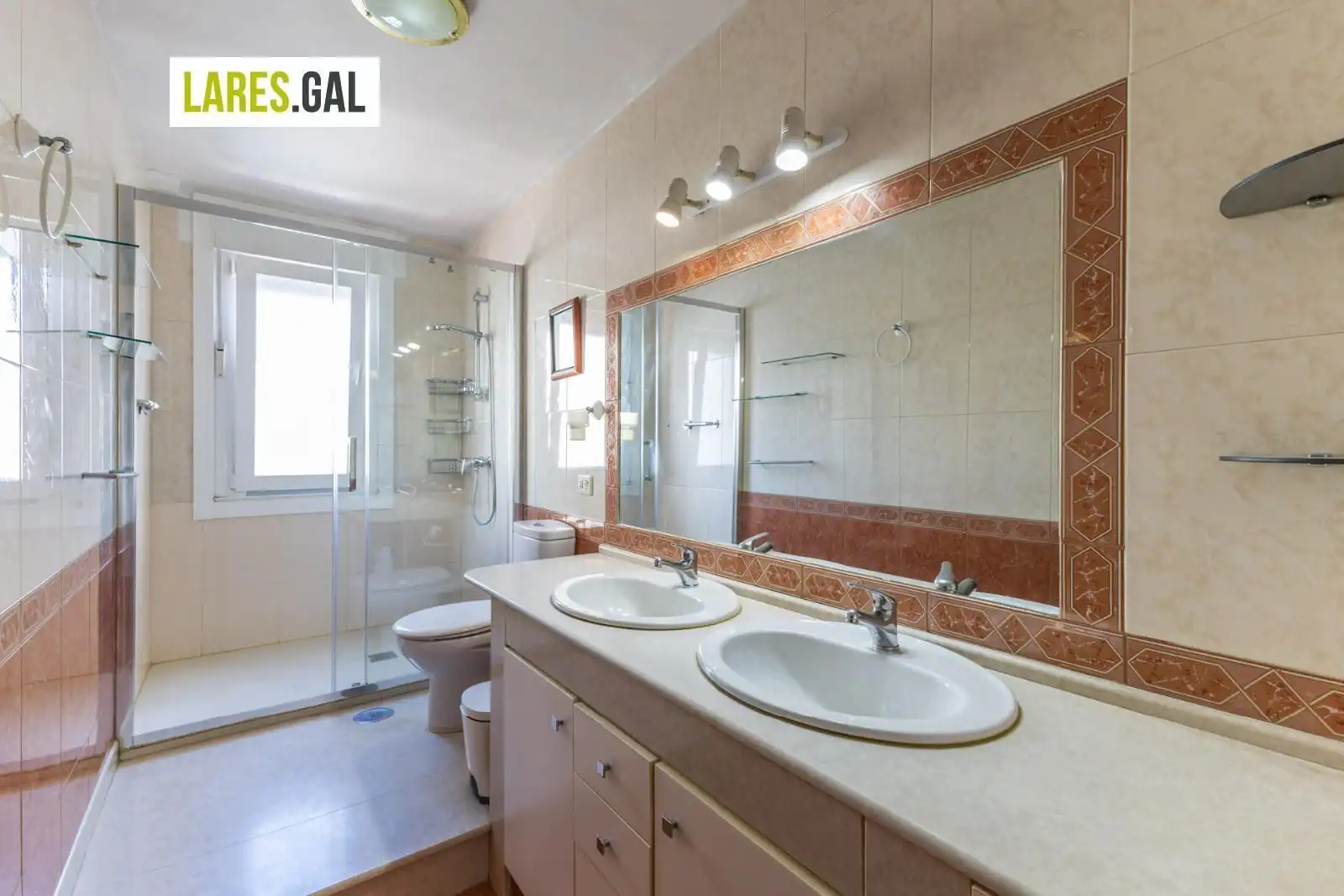 Badezimmer von Wohnung zum Verkauf in Cangas  mit Heizung und Terrasse