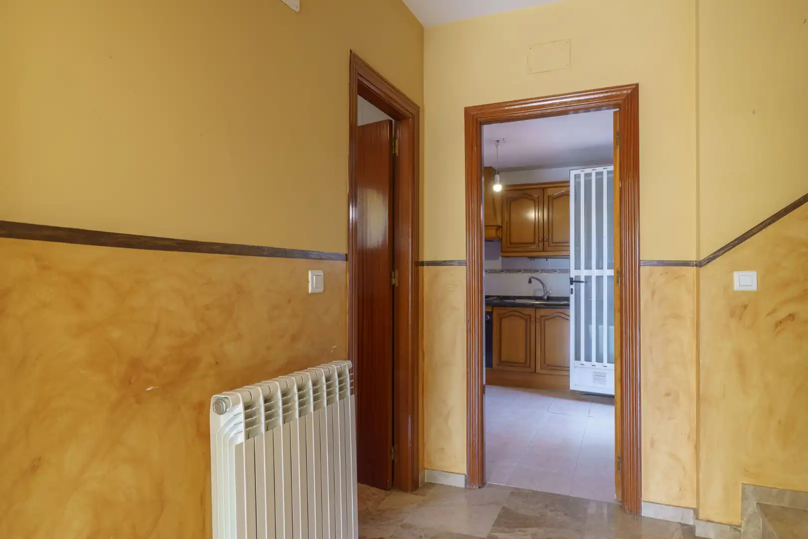 Einfamilien-Reihenhaus zum Verkauf in Ogíjares mit Klimaanlage, Heizung und Terrasse